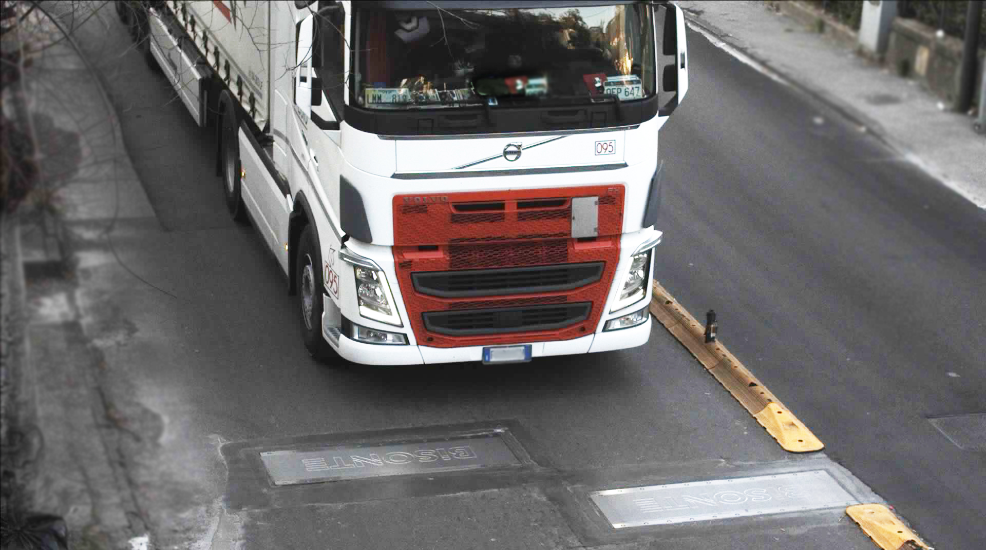 Heavy vehicle monitored by iWIM BISON dynamic weighing system